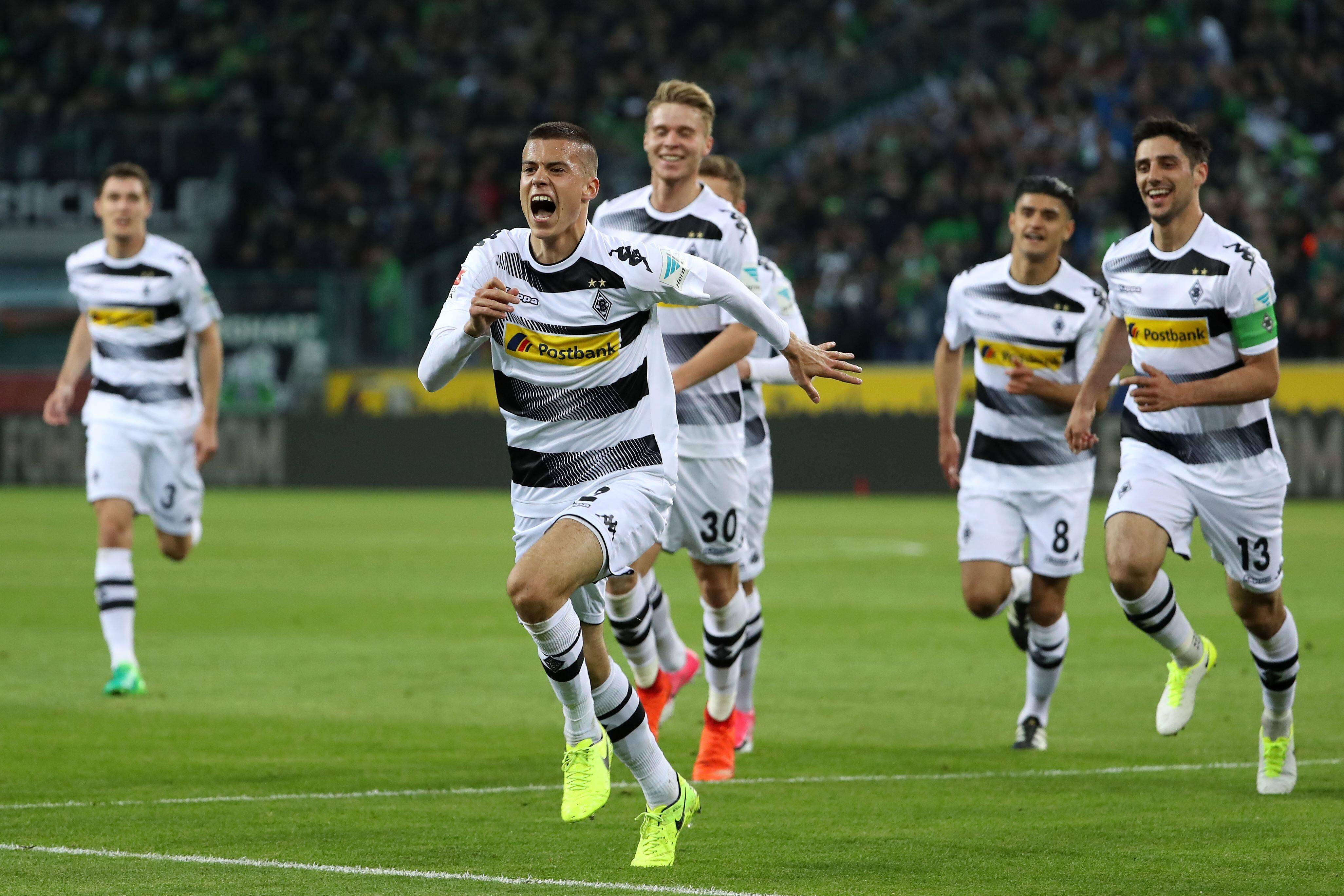 包含法兰克福坐镇主场，战胜对手取得胜利的词条