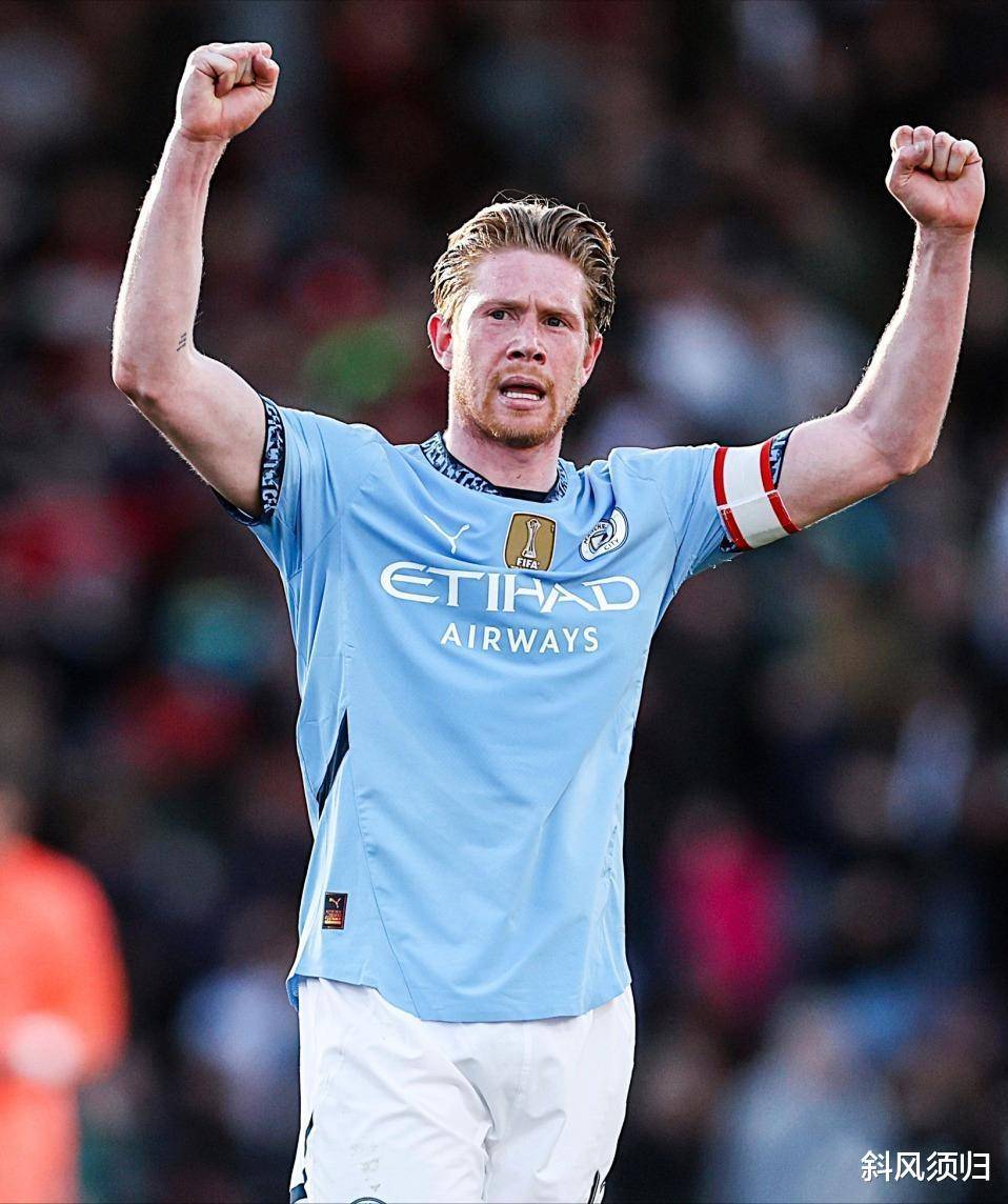 德布劳内回归赛场，战术调整首场状态亮眼，曼联观众沸腾！