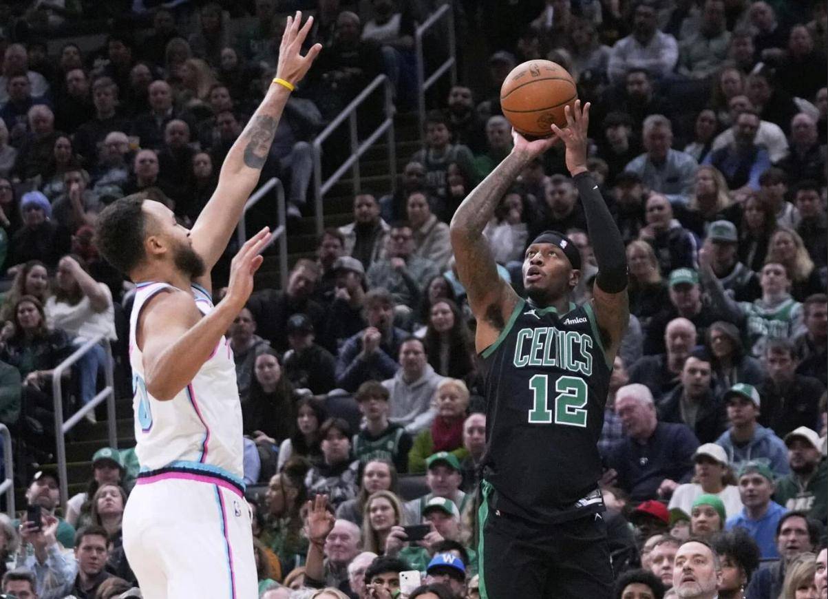 关于塔图姆爆冷击败日本队，比分优势明显引爆全场！的信息