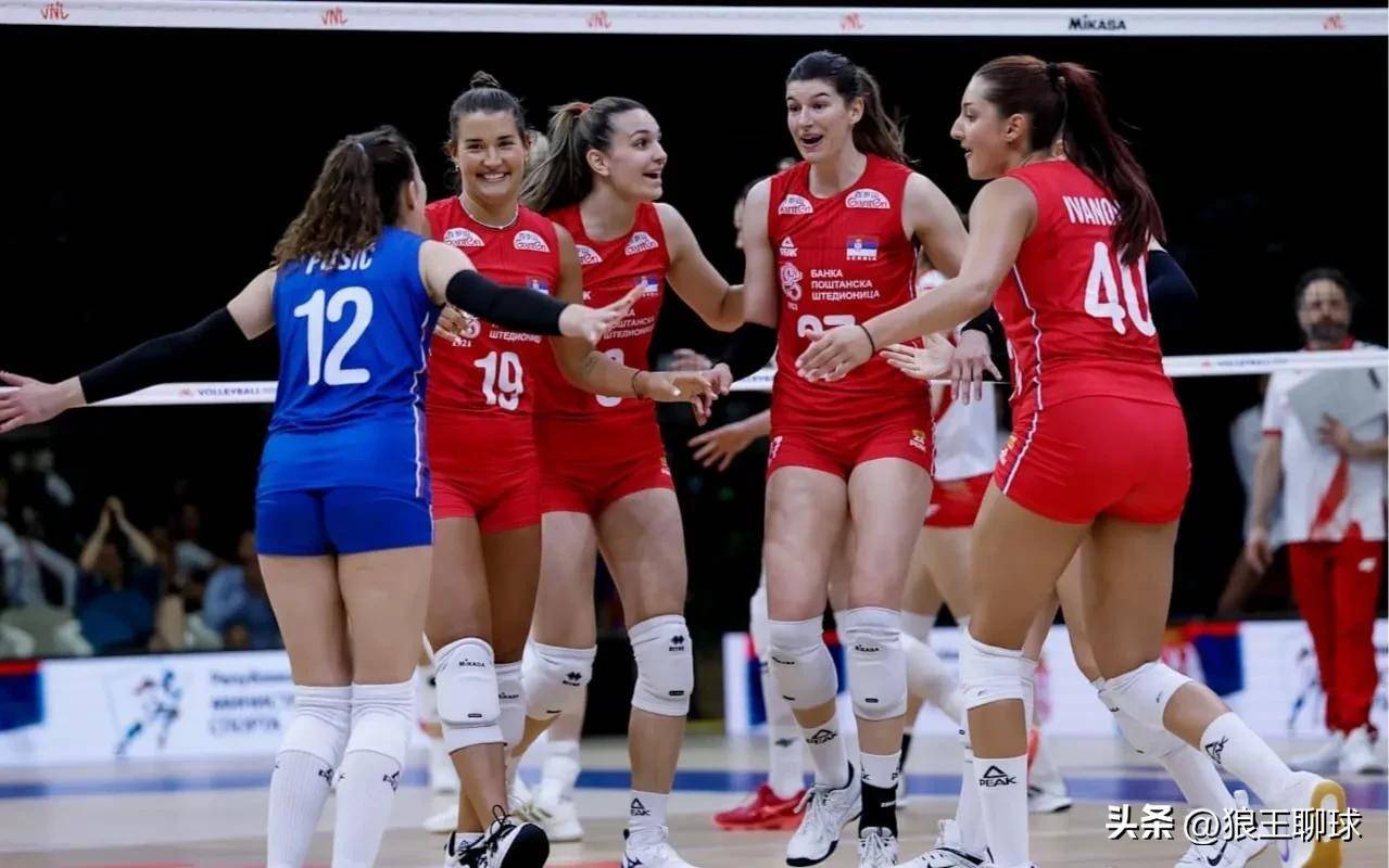 关于莱万多夫斯基连续三场比赛得分超过连败，塞尔维亚队挑战极限！的信息