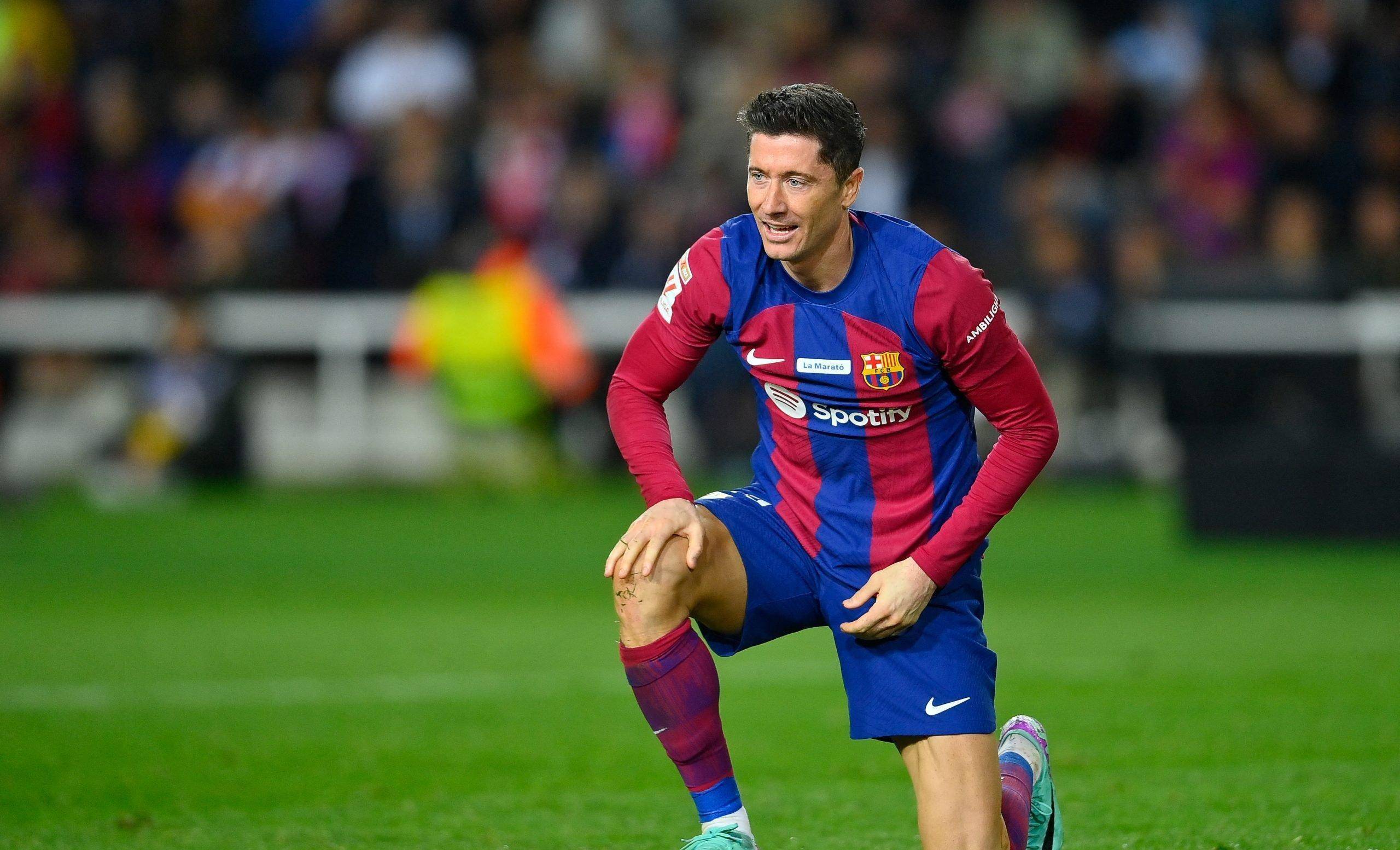 莱万多夫斯基迎来五赛季高光表现，FPX球迷沸腾！