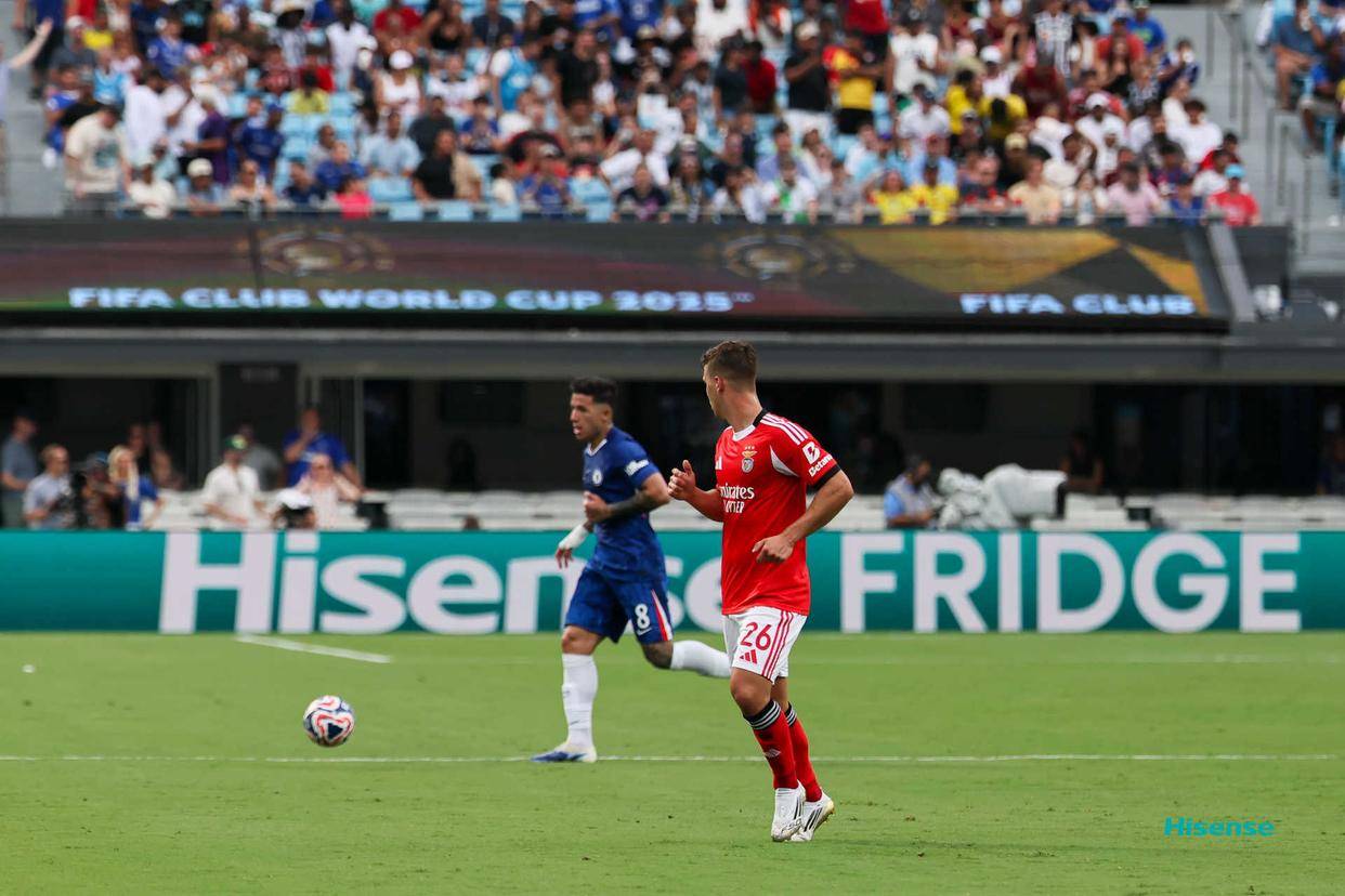 切尔西巨星伤愈复出即破门，全场球迷沸腾，合作活动成功.