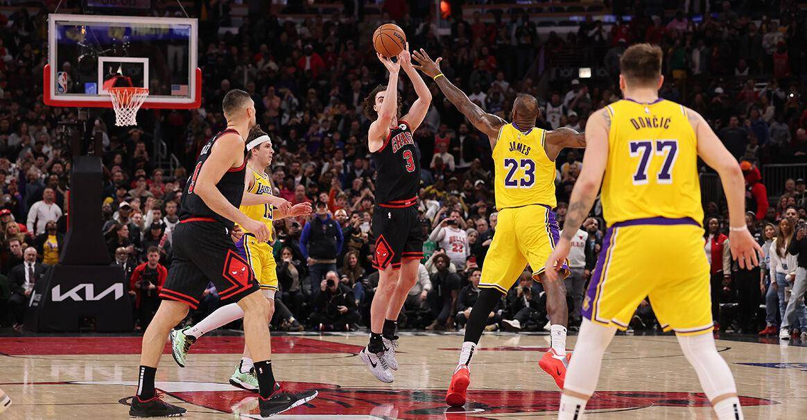 包含逆转之夜！湖人最后时刻连续得分取胜，不同一直.的词条