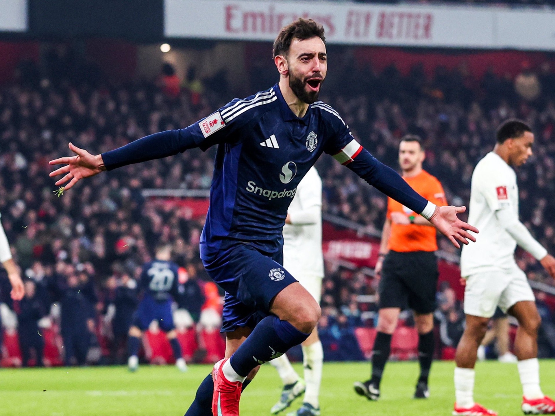 阿森纳核心球员被曝转会传闻，引球迷热议，全部为了.