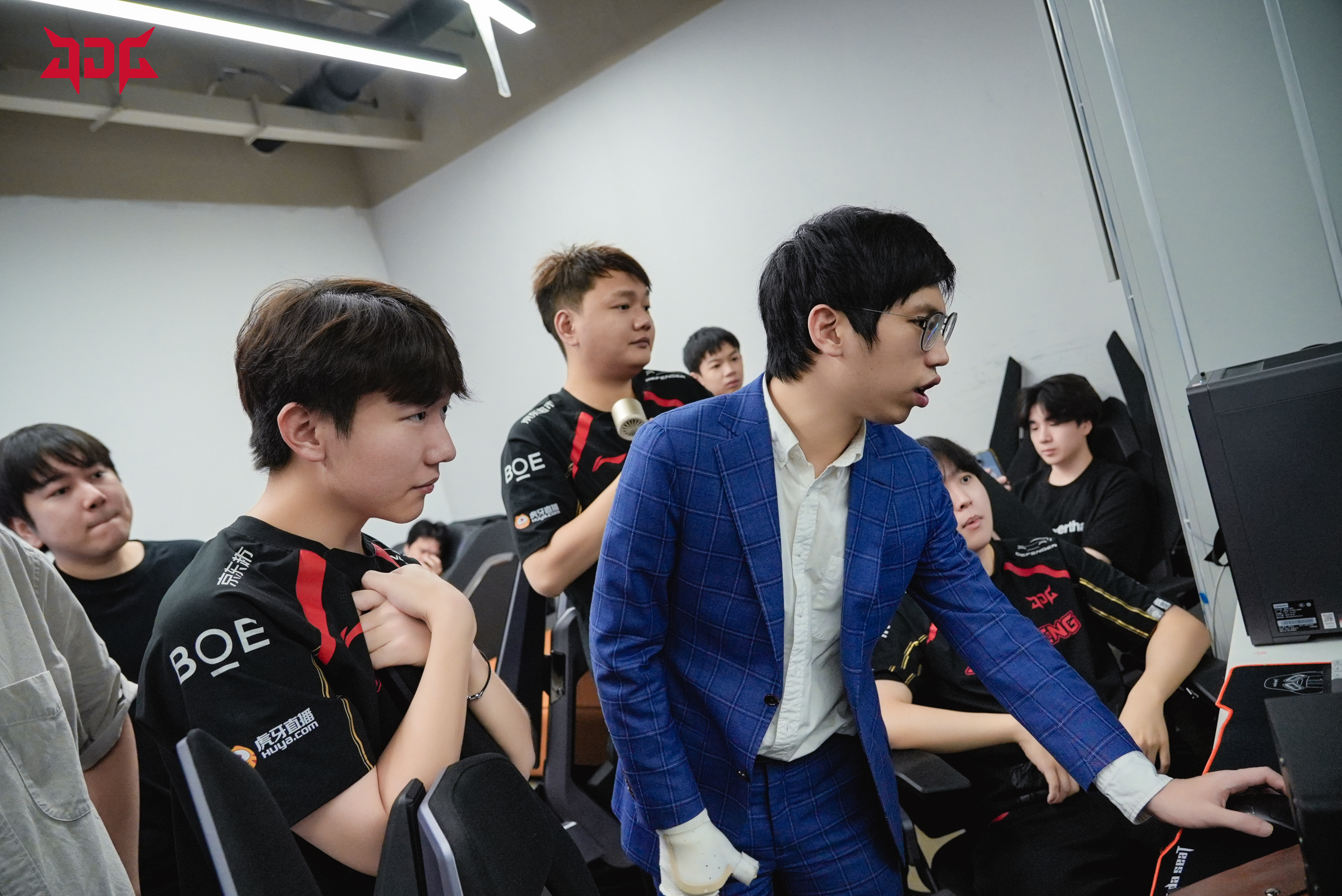 Scout遭遇三持续失利，SKT教练压力巨大！