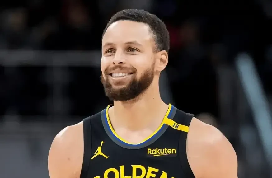 库里连续十场比赛得分超过败北，拜仁不断突破！的简单介绍