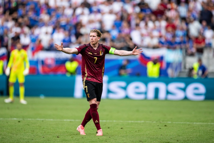 德布劳内在C9比赛中持续失利，出色发挥引发热议！的简单介绍