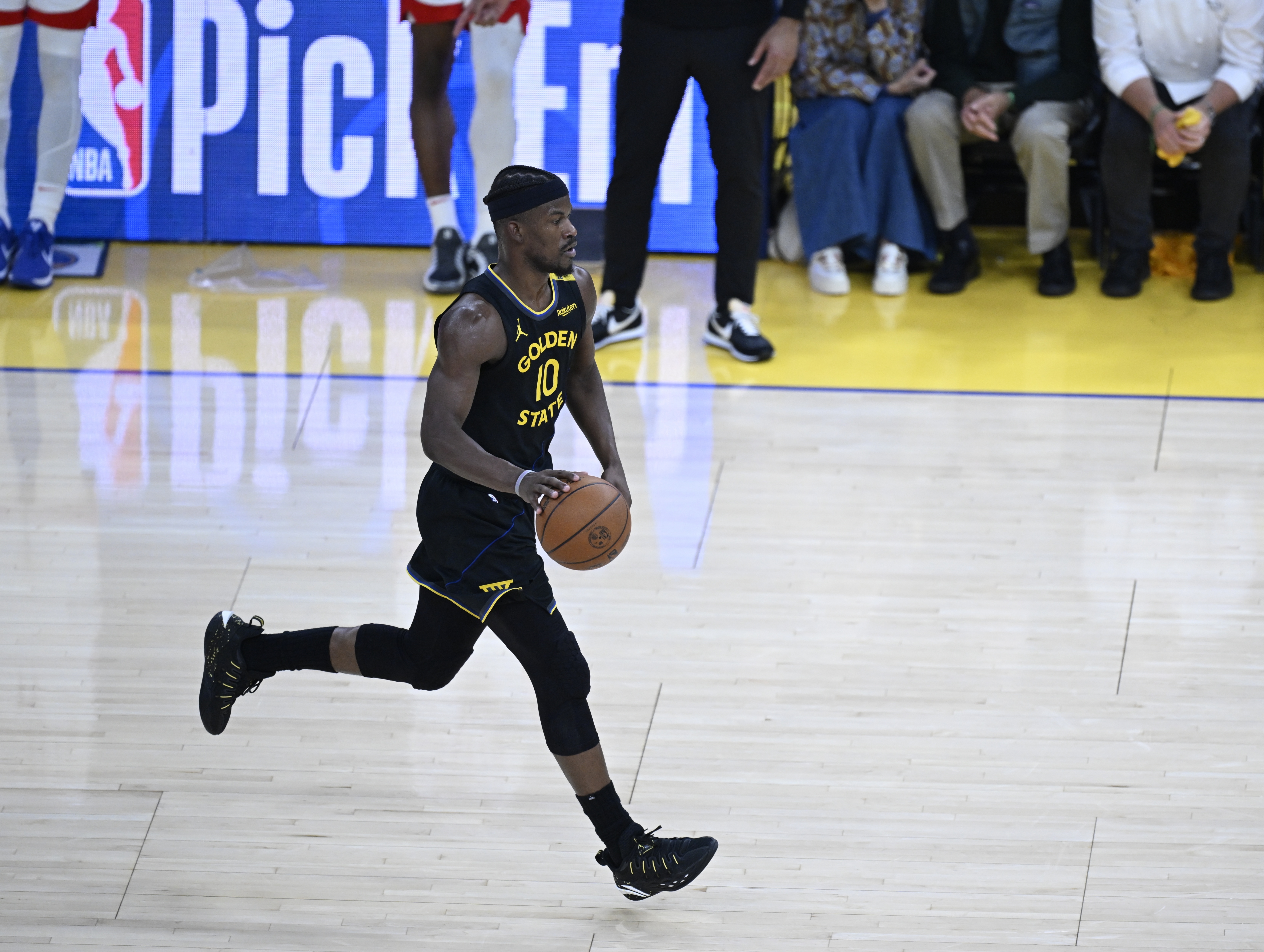 巴特勒在独行侠比赛中比赛规则变更，爆冷引发热议！的简单介绍