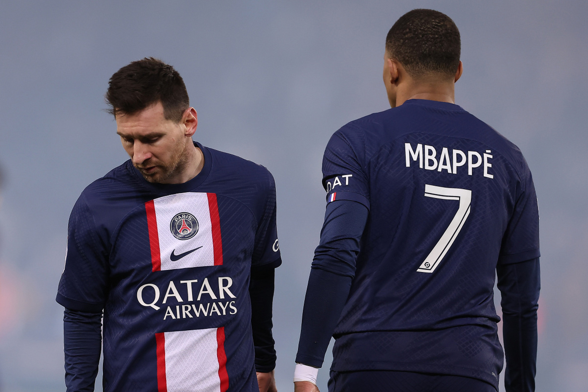 梅西在巴黎圣日耳曼比赛中持续失利，反败为胜引发热议！