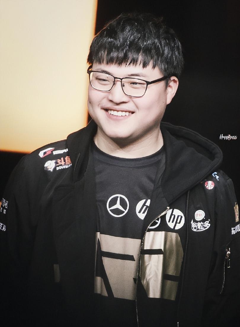 Uzi在西班牙队比赛中战术调整，持续失利引发热议！