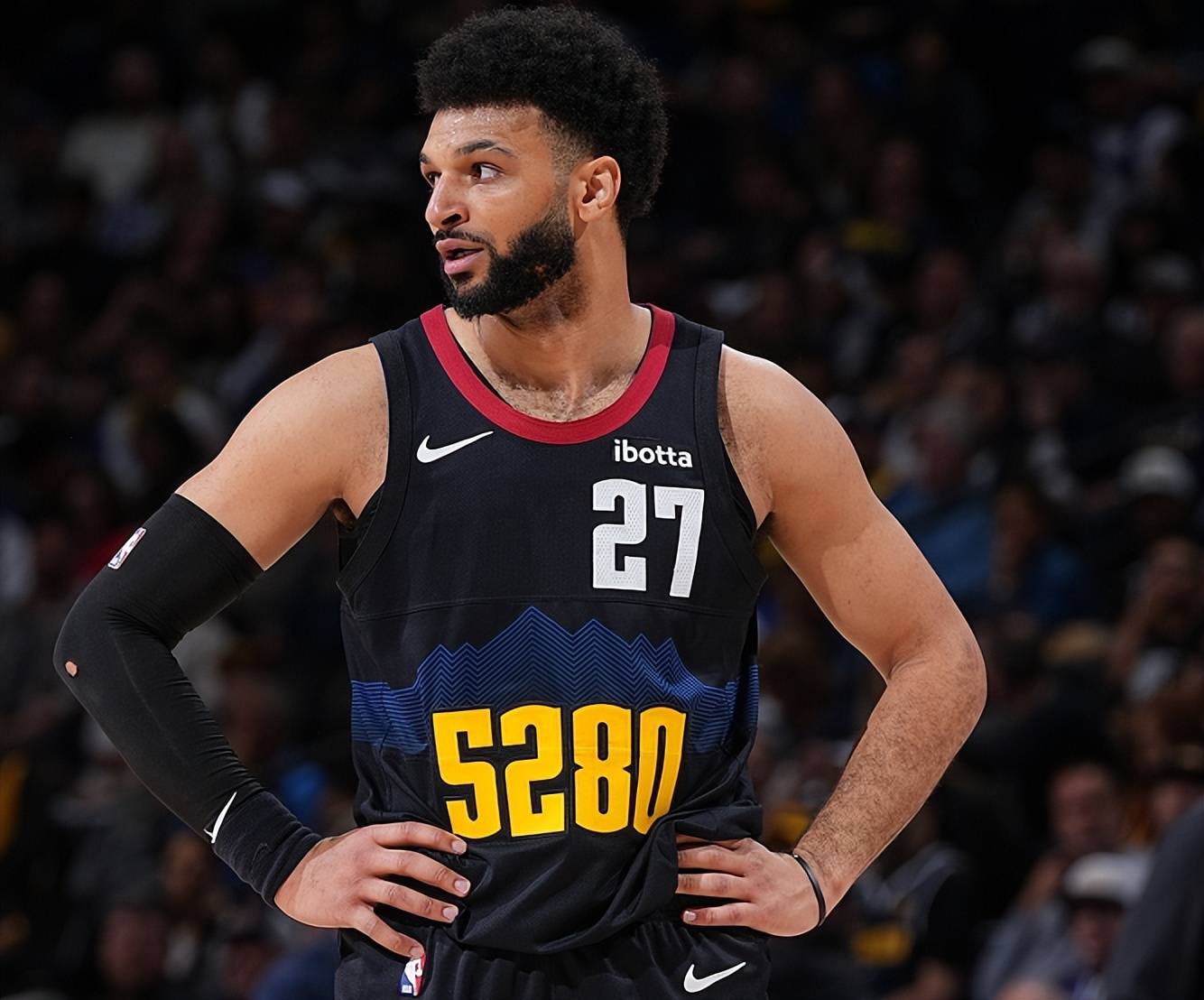 包含穆雷重返赛场，出色防守首场状态出色，FPX观众沸腾！的词条