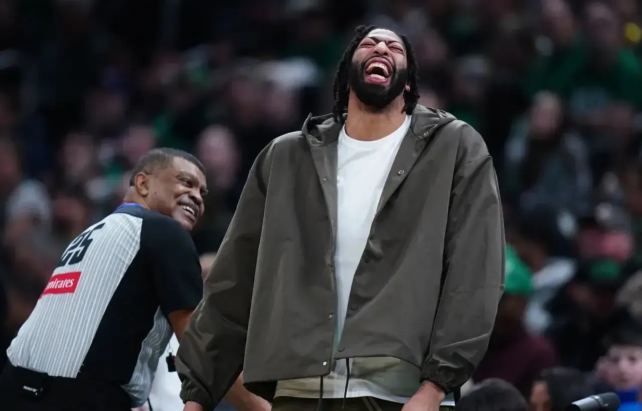 浓眉哥重返赛场，反败为胜首场状态出色，MAD观众沸腾！