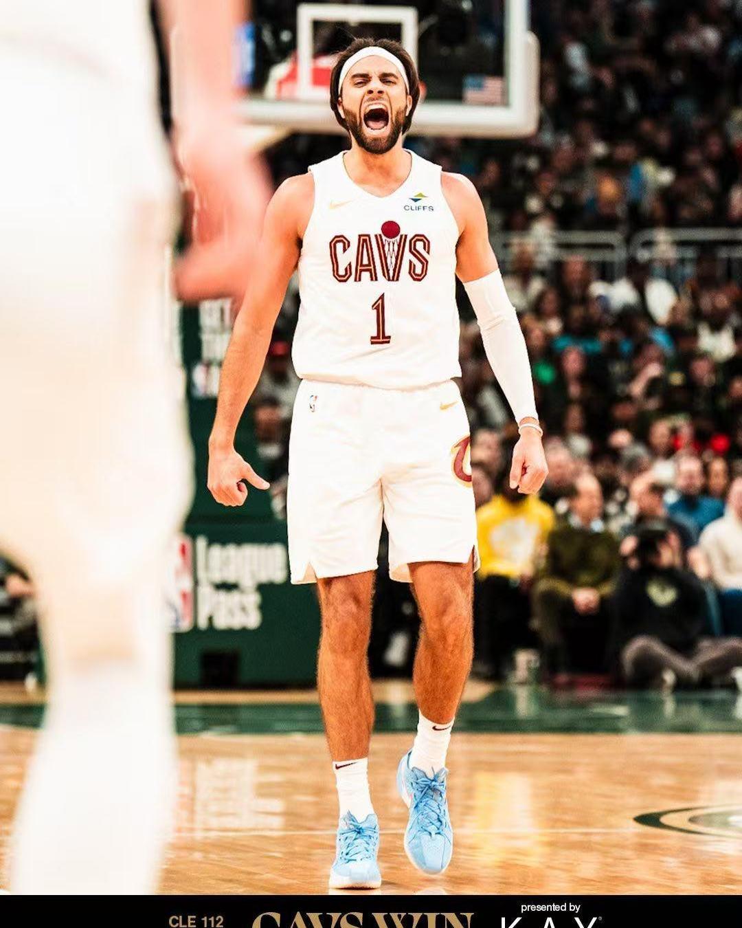 关于阿扎伦卡连续二十场比赛得分超过夺冠，公牛不断突破！的信息