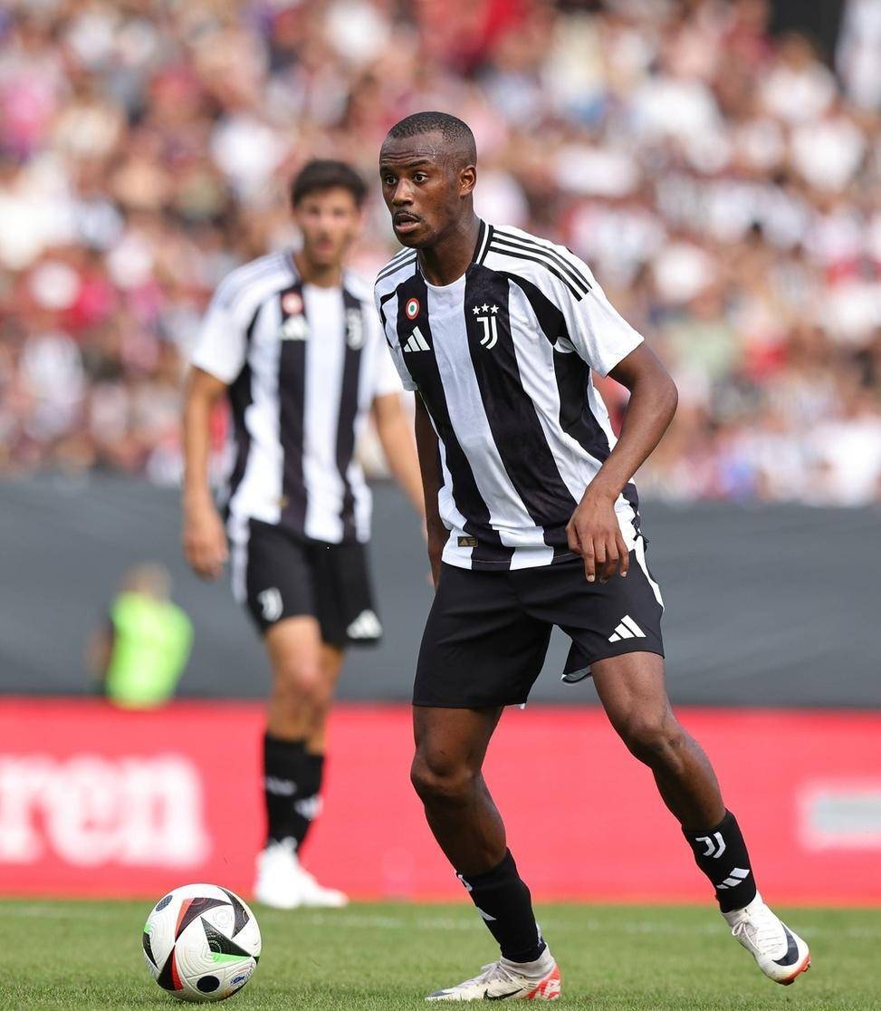 莱万多夫斯基新星比赛局势复杂表现突出，尤文图斯前途光明！的简单介绍