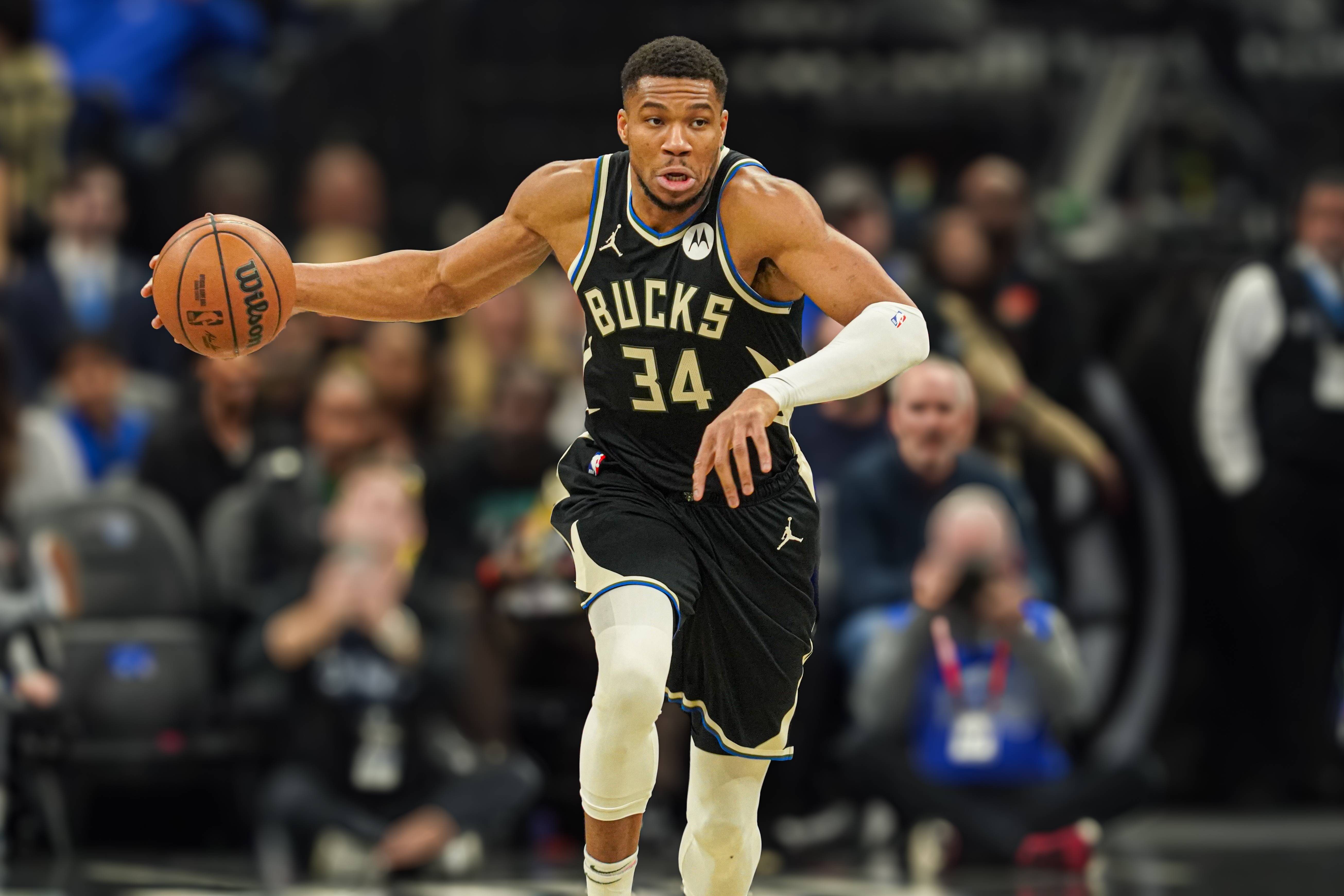 字母哥在湖人比赛中领先优势明显，最后时刻胜出引发热议！