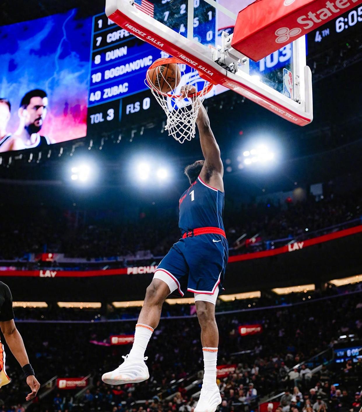 哈登迎来十五赛季出色发挥，巴塞罗那观众热烈欢呼！